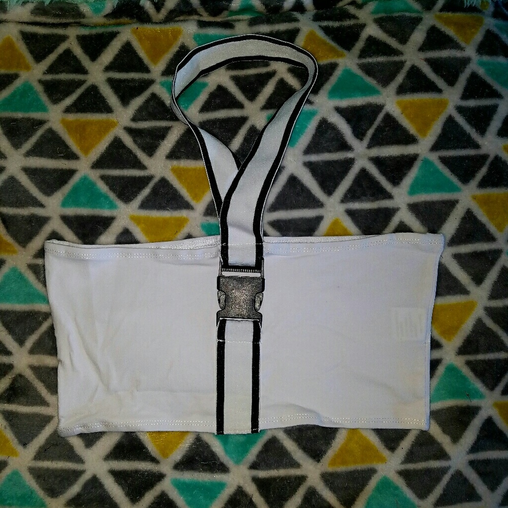NEW BUCKLE TOP - Picture 4 of 6